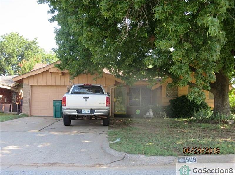 2nd image of 509 SW 61st Ter