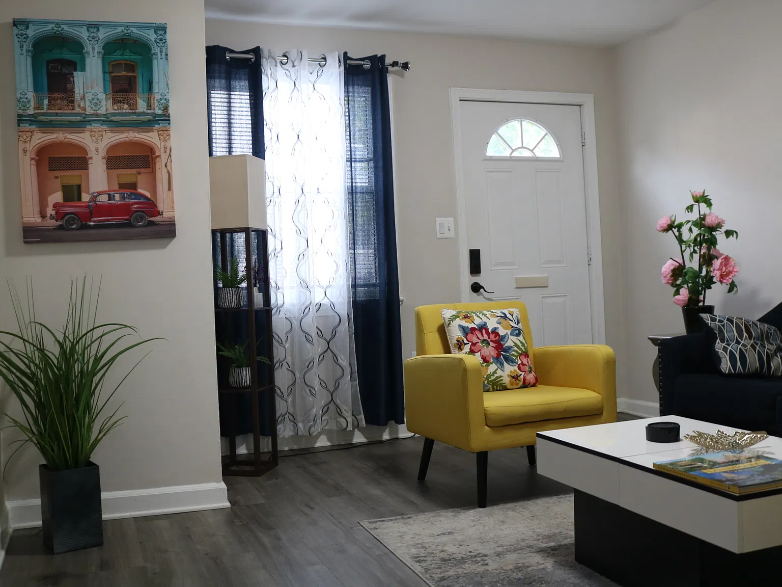 1 bed, 700 sqft, $1,700 — Photo 2