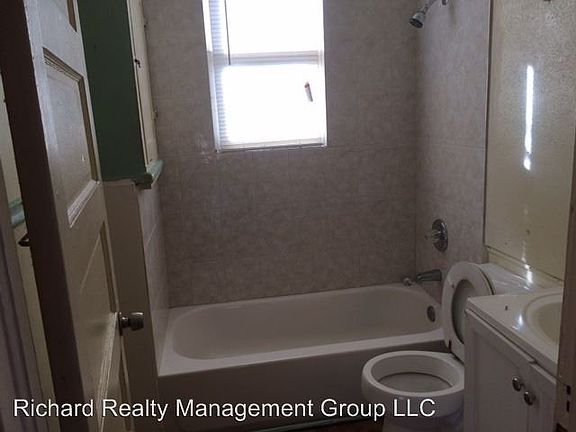 3rd image of 3031 Sidney Ave