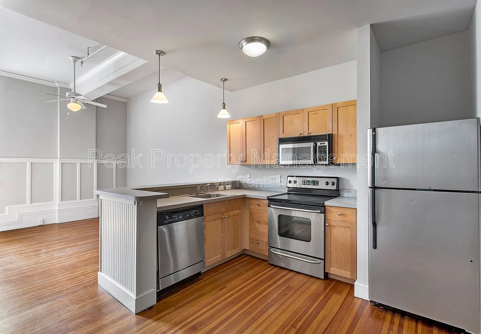 2 bed, 2.0 bath, 914 sqft, $1,599 — Photo 2
