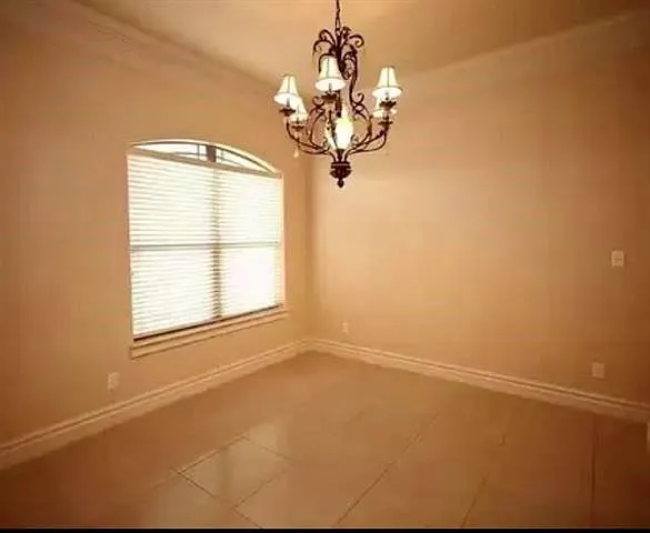 5 bed, 3.5 bath, 2905 sqft, $2,995 — Photo 3