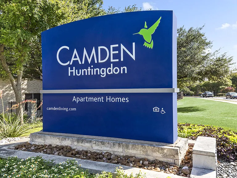 Camden Huntingdon — Photo 31