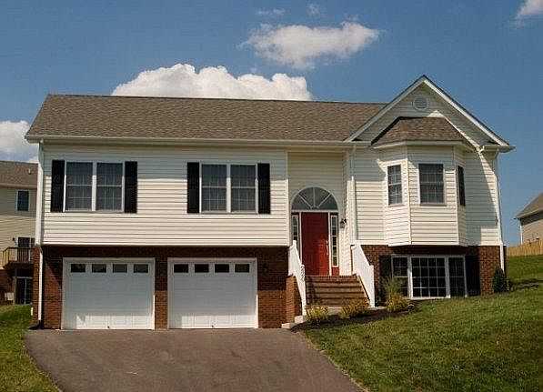 1st image of 220 Meadow Dr