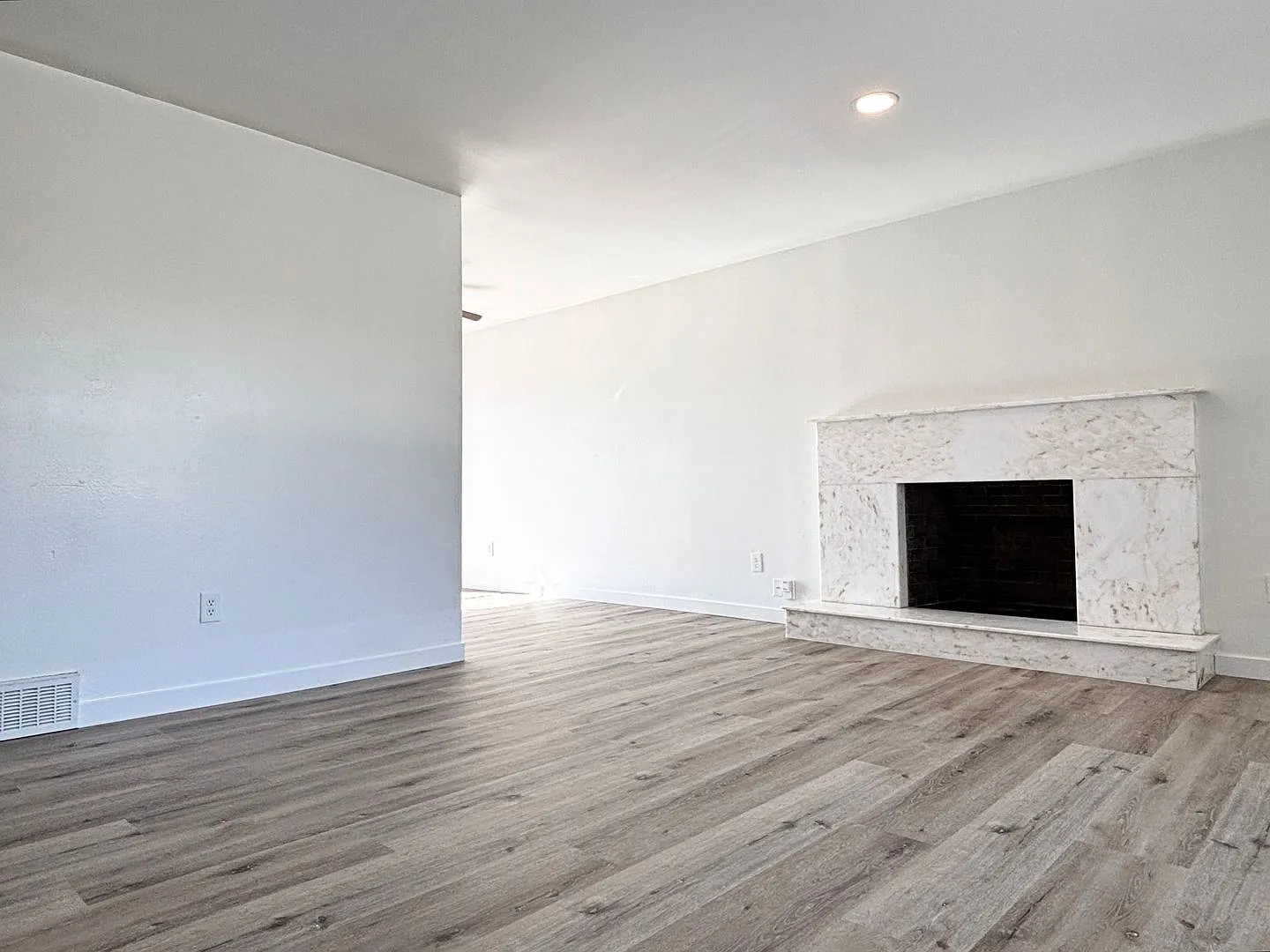 Bright & Spacious Salt Lake Home! — Photo 4