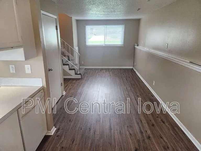 1010 Linden Dr — Photo 5