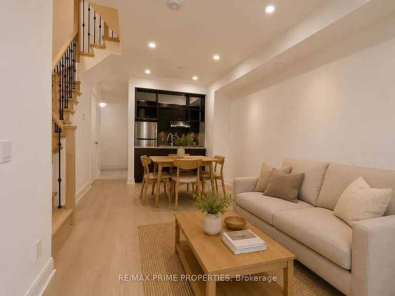 315 Village Green Sq #Townhouse 69 — Photo 3