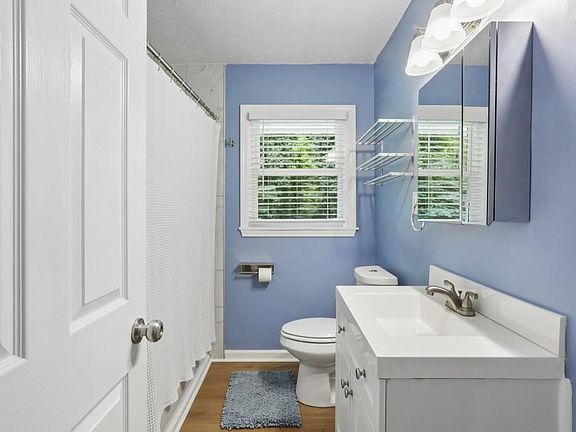 5th image of 2891 White Oak Dr