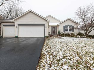 1990 W Overlook Ct, Round Lake, IL 60073