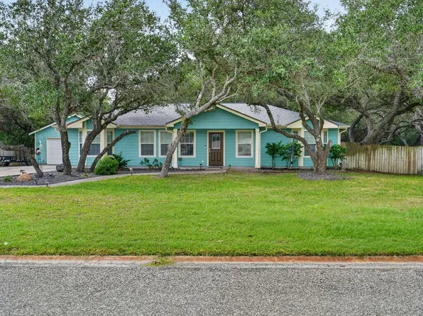106 El Cid Dr, Rockport, TX 78382