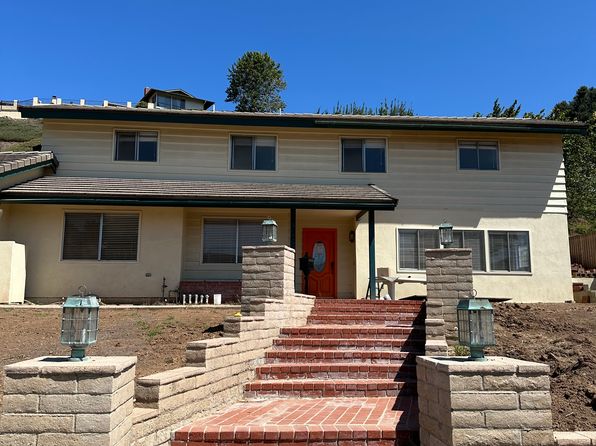 469 E View Dr