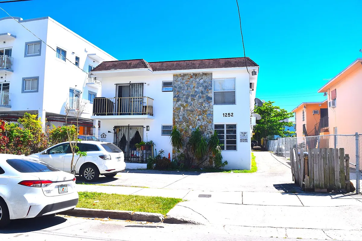 Building Photo - 1252 NW 5th St
