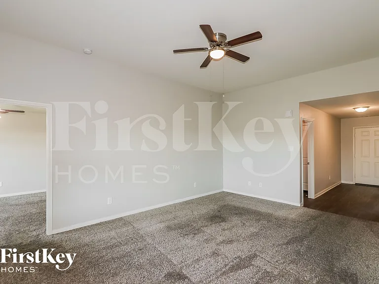 3004 Oak Ln — Photo 4