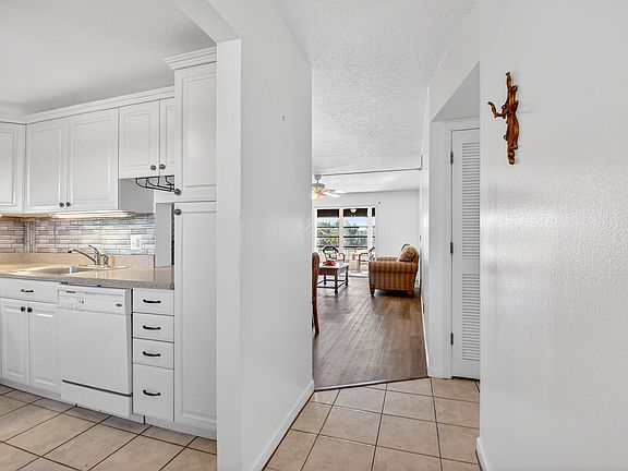 5th image of 230 NE 26th Ave APT 302