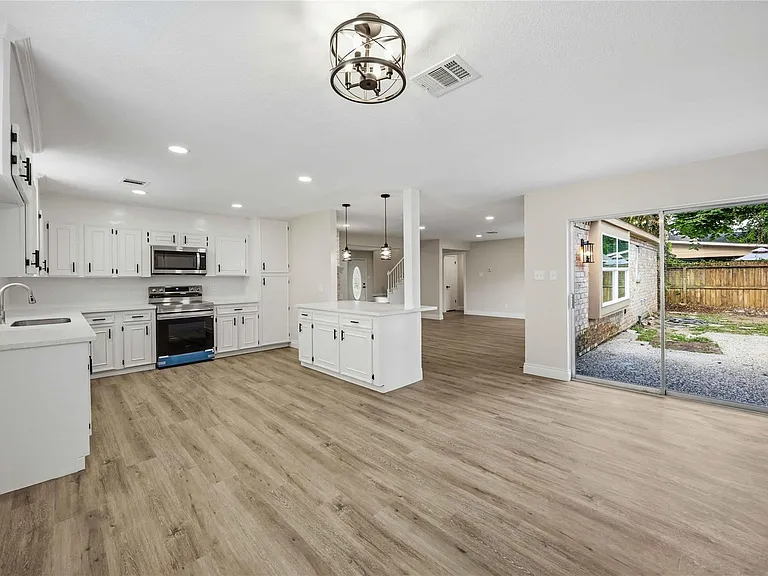 5702 Old Lodge Dr — Photo 8