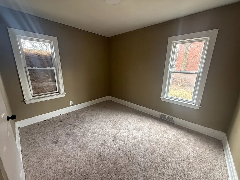15512 Mendota St — Photo 11