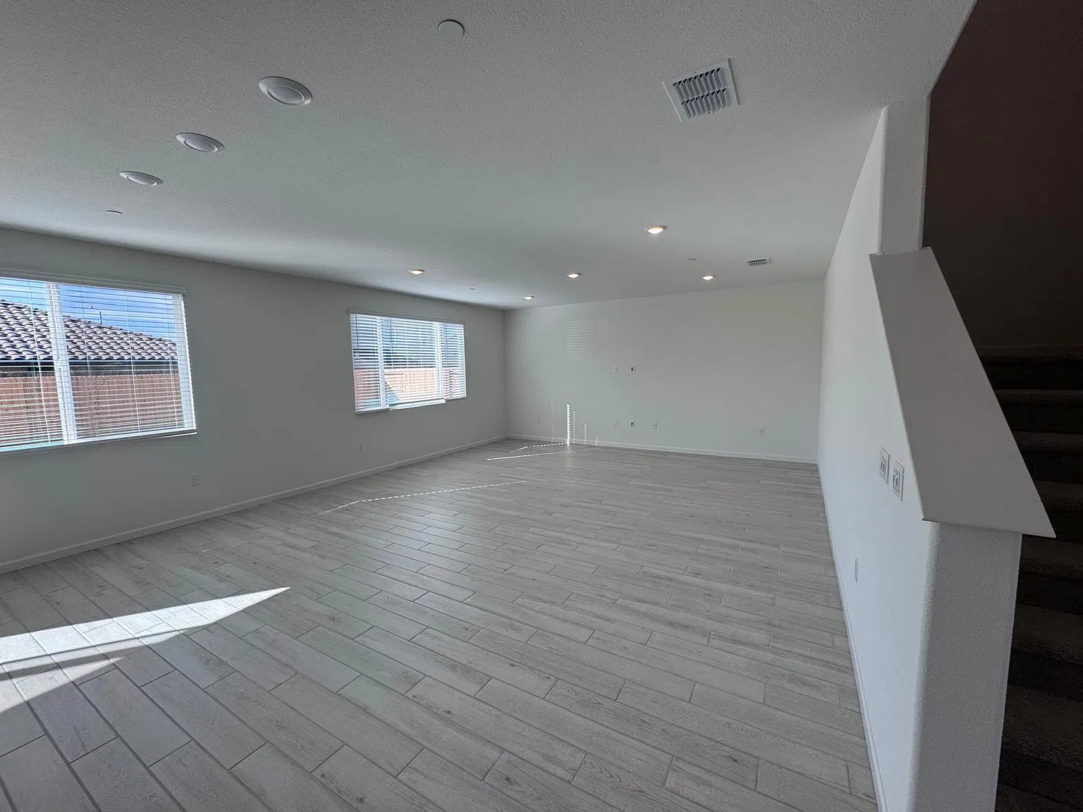 4 bed, 2916 sqft, $3,200 — Photo 3