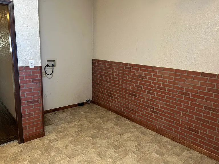 348 N Hardesty Ave — Photo 14