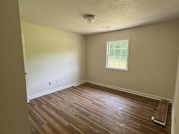 4th image of 366 Wells Dr