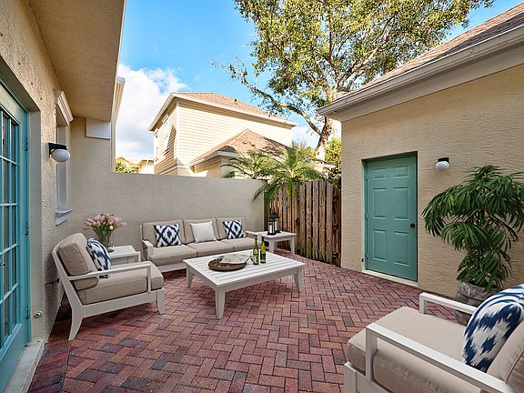 5th image of 179 E Bay Cedar Cir