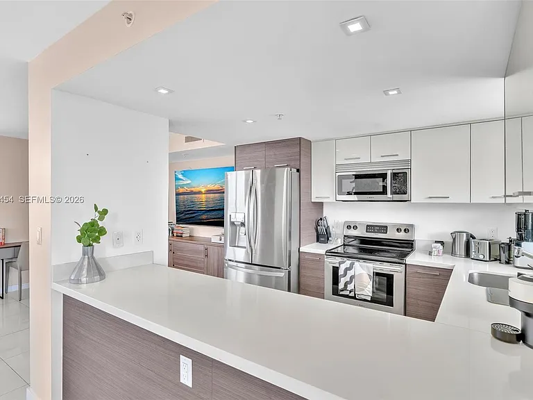 9901 E Bay Harbor Dr #403 — Photo 32