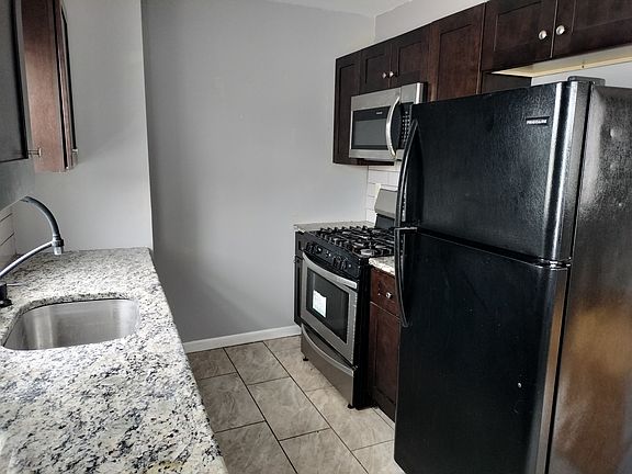 2nd image of 84 Rodney St #2