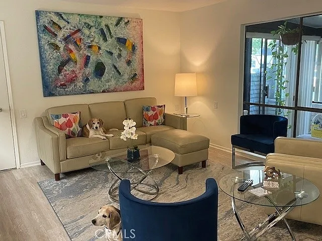 2 bed, 1010 sqft, $3,400 — Photo 3