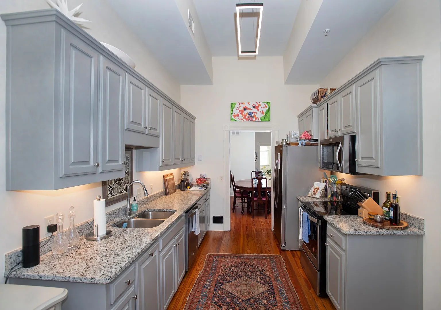 Spacious 3 Bedroom/3 Bathroom Townhome with Private Rooftop Deck — Photo 3