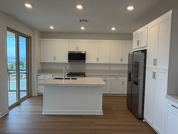 2nd image of 270 Larkspur Way