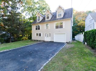 839 Chopsey Hill Rd, Bridgeport, CT 06606