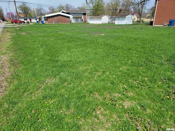 0 E 3rd St, Flora, IL 62839