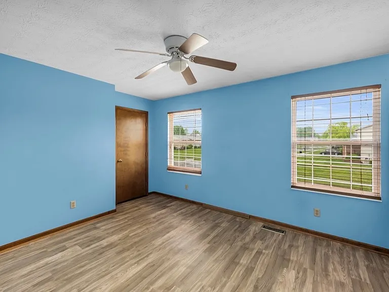 4335 Shandon Dr — Photo 29