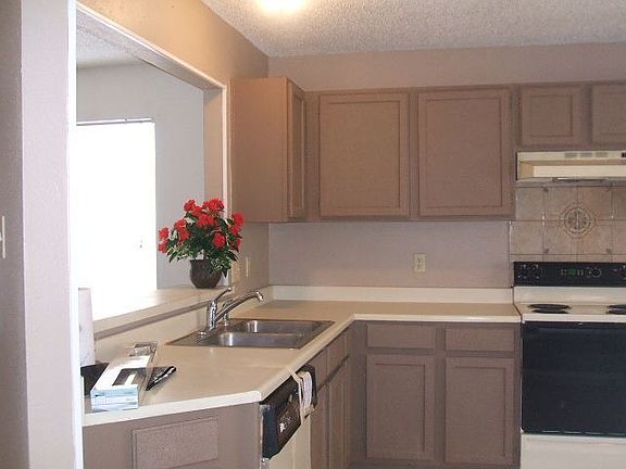 1st half of breakfast bar &the kitchen