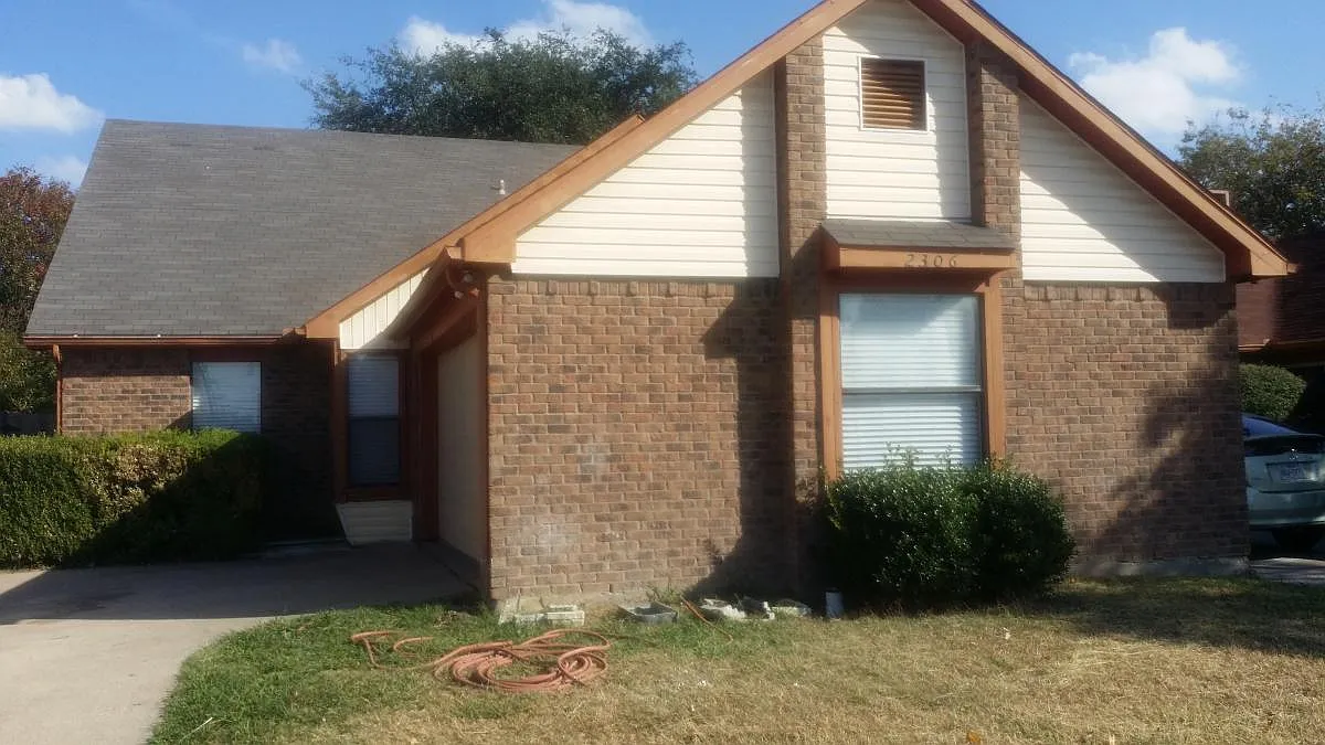 3 bed, 1400 sqft, $2,199 — Photo 1