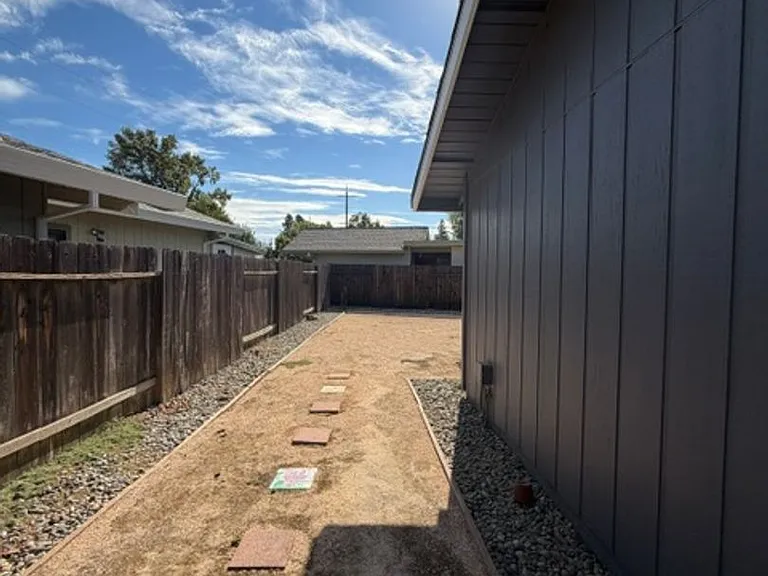 1643 Ashley Ave — Photo 10