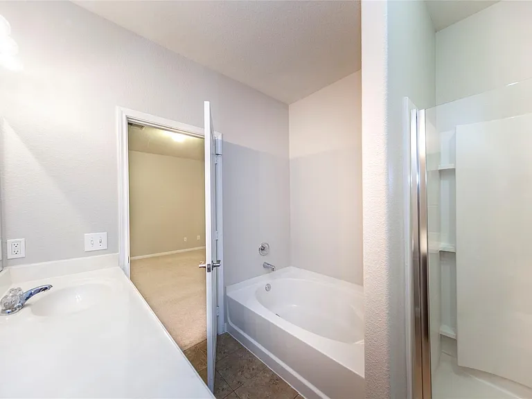 6535 Dayridge Ln — Photo 3