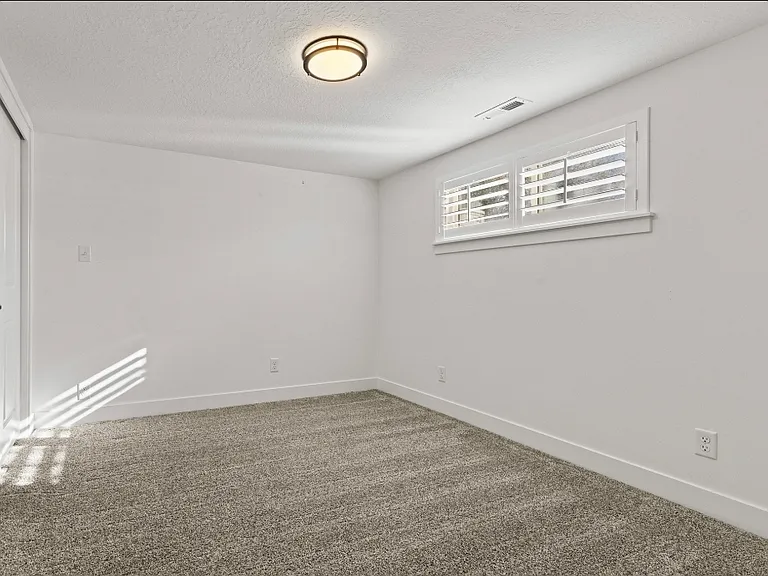 623 N 1000 W — Photo 9