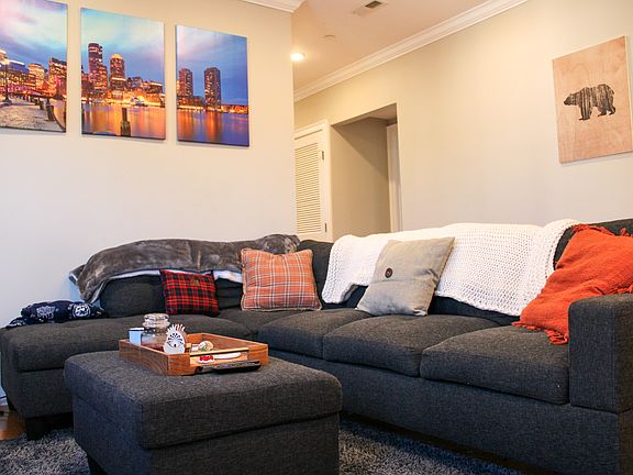 3rd image of 118 Holland St #4