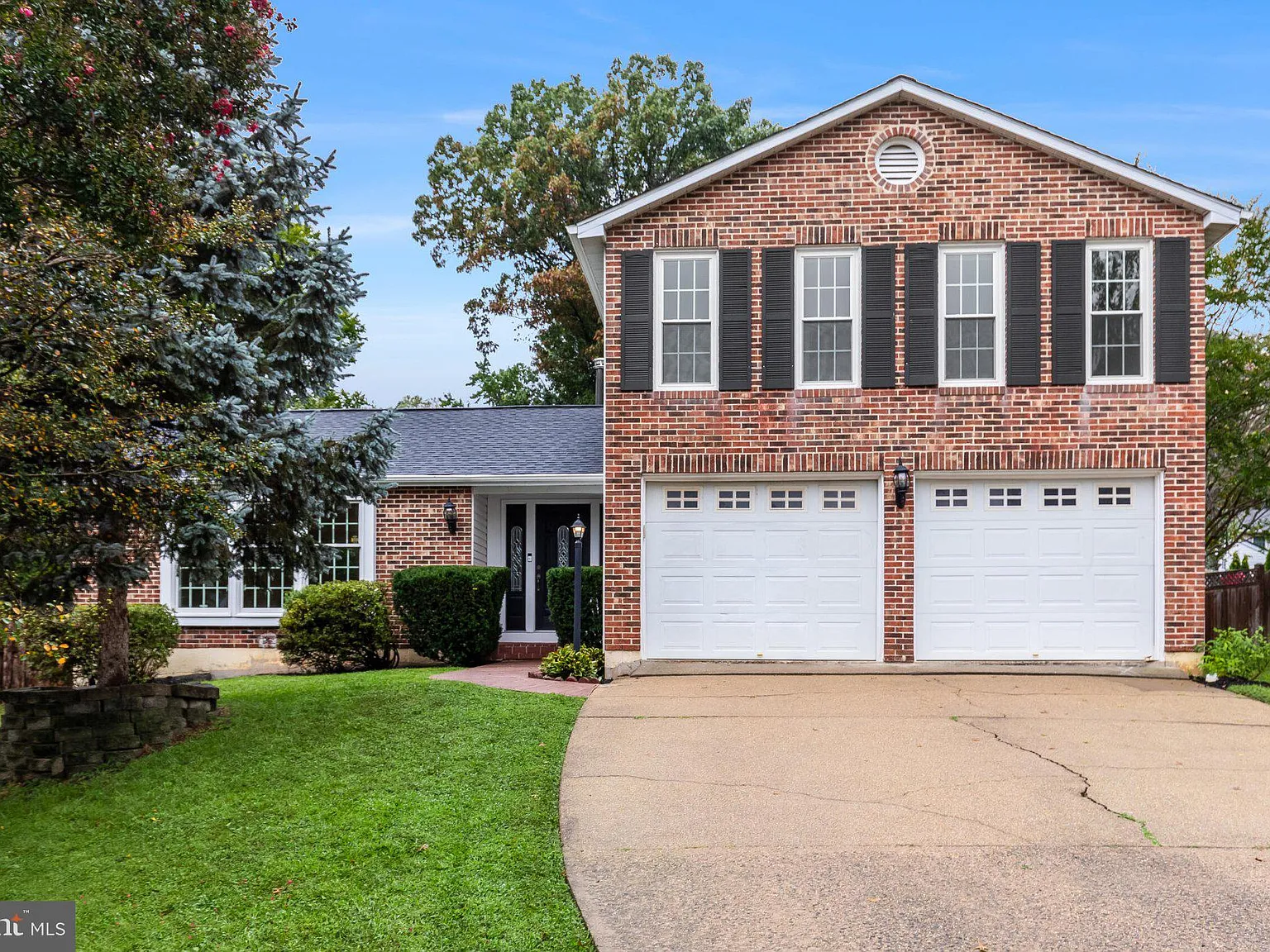 5 bed, 2.5 bath, 1632 sqft, $4,200 — Photo 2