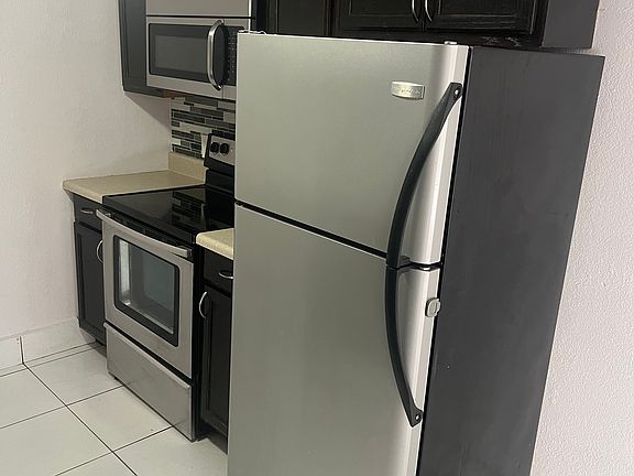 2nd image of 208 E Columbus Dr #1/2