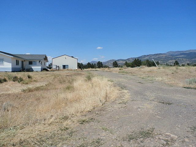 2nd image of 840 Goose Lake Rd