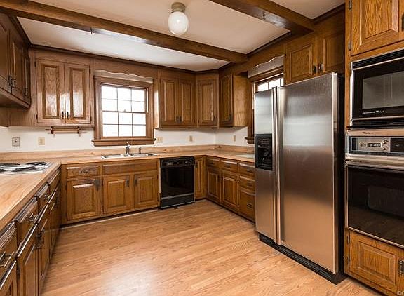 5th image of 332 Rexmoor Pl