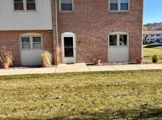 33 Fulton St, Akron, PA 17501