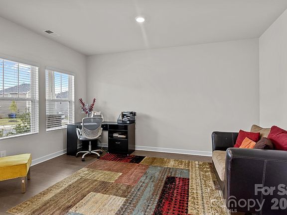 4th image of 160 Shepherds Landing Dr