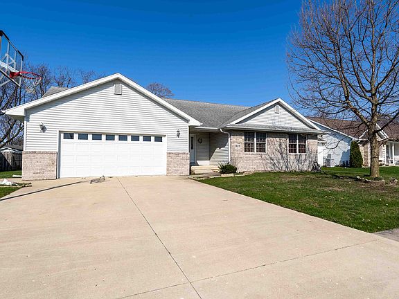 3rd image of 827 S Hanson Dr