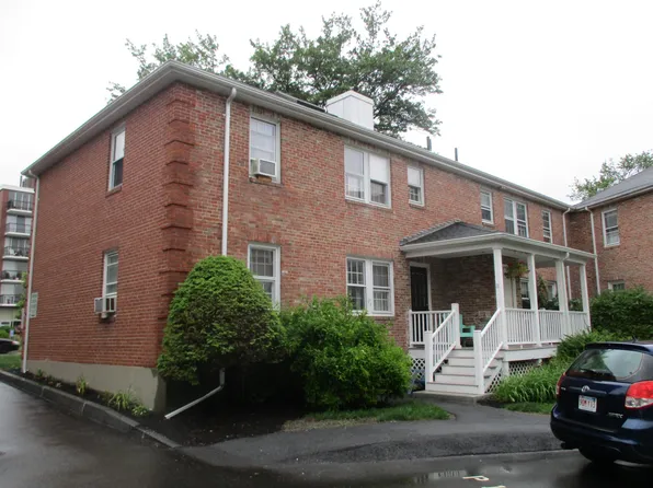 11 Hammond Pond Pkwy APT 2, Newton, MA 02467