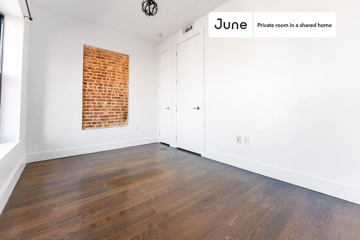 Queen bedroom in 4 bed/2 bath home in Crown Heights #1728 D — Photo 3