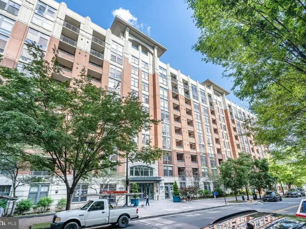 1021 N Garfield St APT 831, Arlington, VA 22201