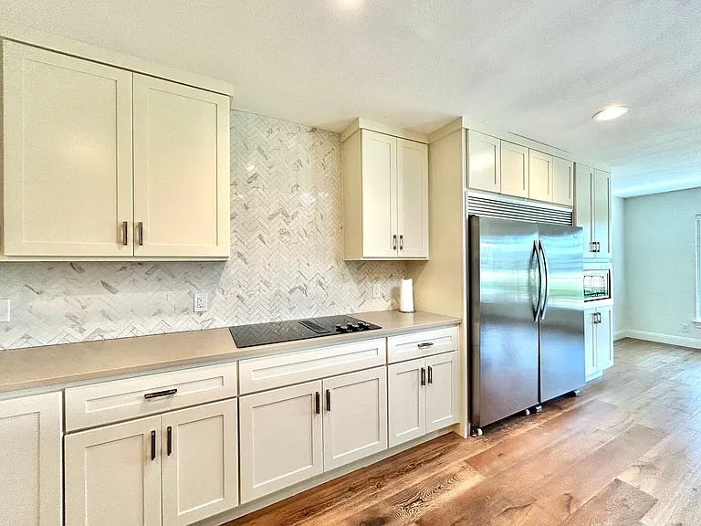 9108 Balcones Club Dr — Photo 12