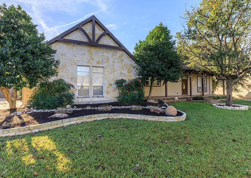 1st image of 2213 Hedgestone