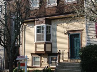 2340 Hunters Square Ct, Reston, VA 20191